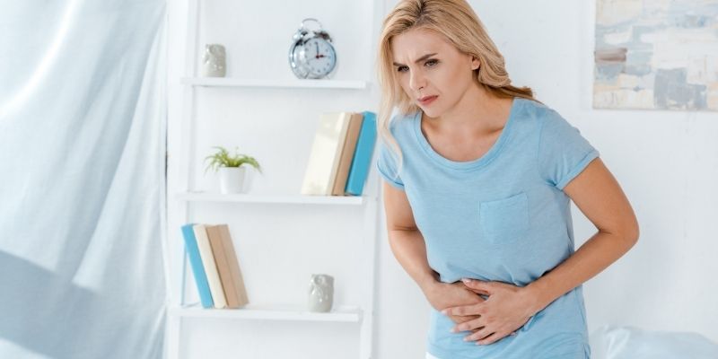 tratamentos para sindrome do intestino irritavel sindrome intestino irritavel mulher passando mal