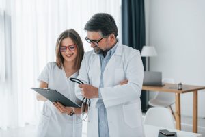 geriatria e gerontologia diferenca medicos