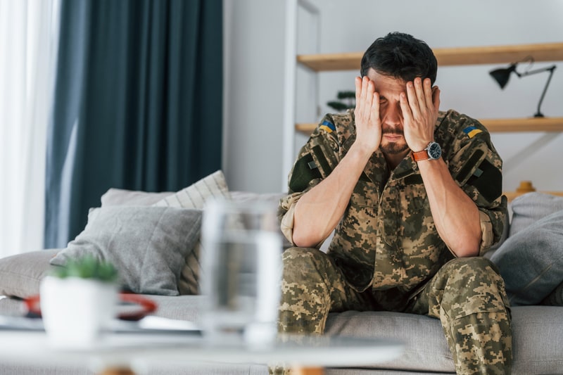 encefalopatia traumatica cronica tratamento militar sentado