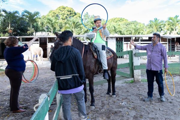 Enzo agora usa o CBD no repertório de terapias que faz para o autismo