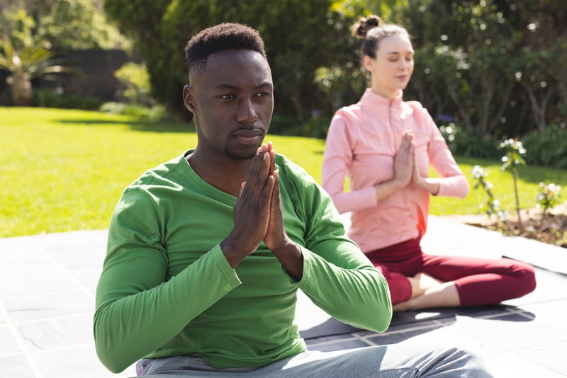 sindrome de burnout tratamento natural ioga