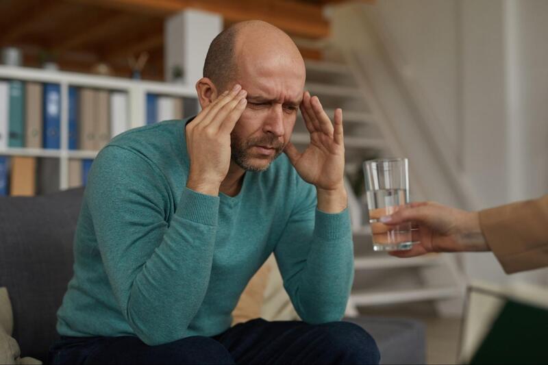 como ajudar alguem com depressao homem