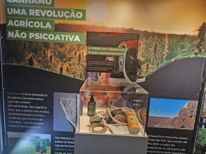 Câmara Legislativa do DF recebe exposição de cânhamo