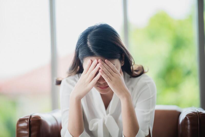 como controlar ansiedade mulher estressada