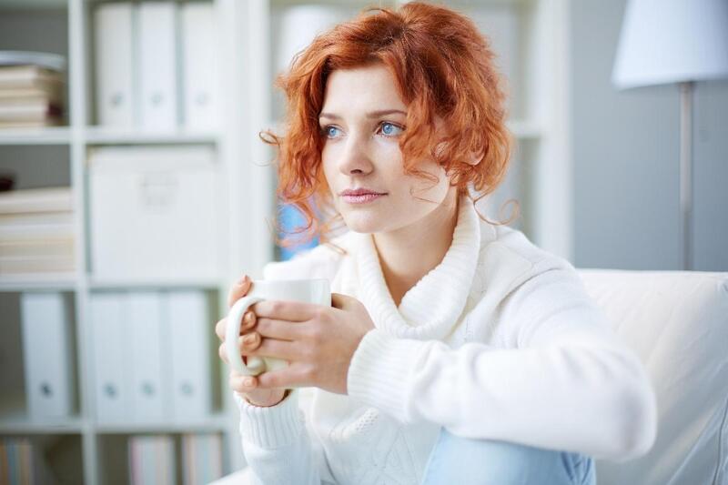 como controlar ansiedade mulher tomando cha