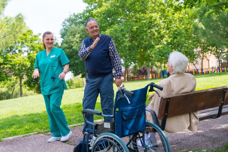 como cuidar de idoso com alzheimer parque