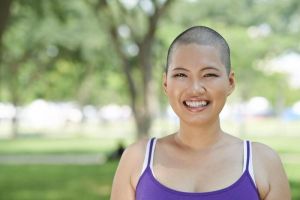 canabidiol na oncologia mulher sorrindo