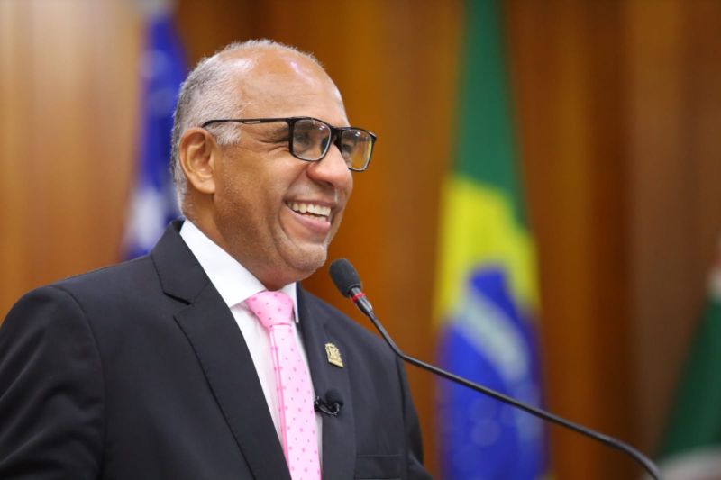 Prefeito Rogério Cruz sancionou projeto do vereador Lucas Kitão (Foto: Jackson Rodrigues/Prefeitura Goiânia)