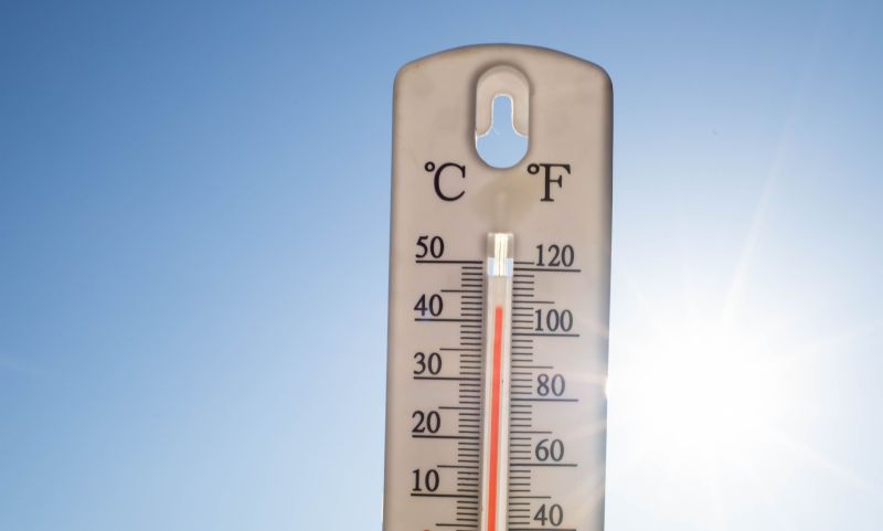 thermometer over 38 degrees heat wave